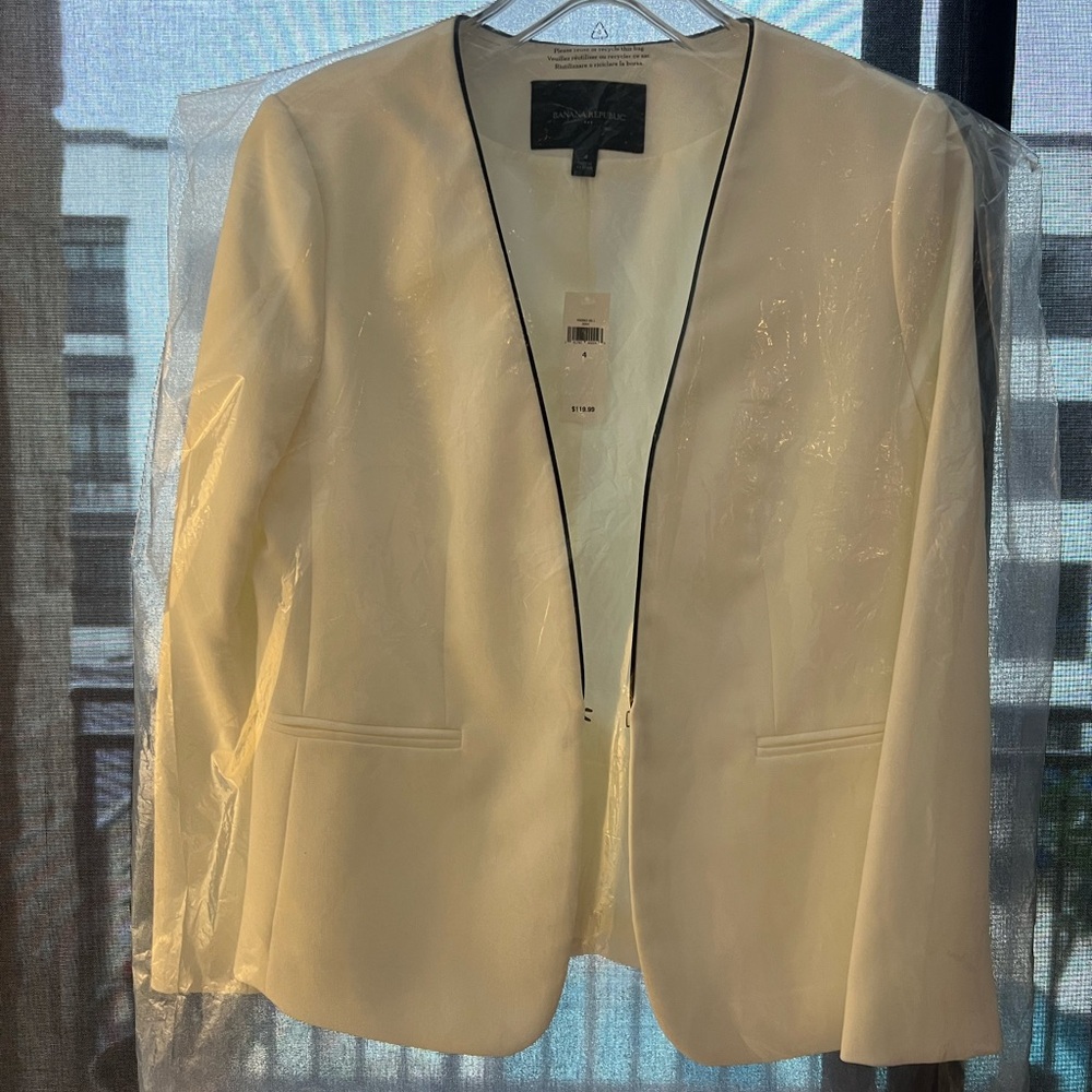 Brand new Banana Republic white suit